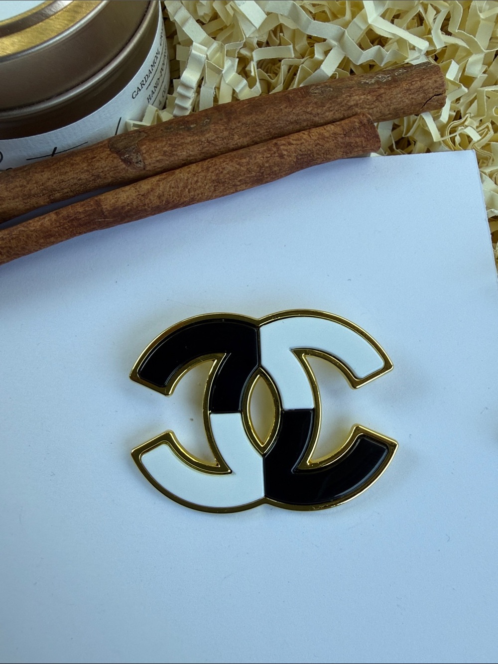 Black & White Interlocking Logo Brooch Women's Accessory - Picture 5 of 6